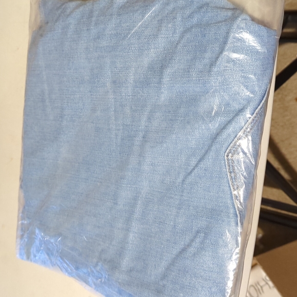 Levi Strauss Co - Picture 5 of 5